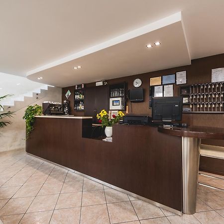罗米纳酒店 里米尼 外观 照片