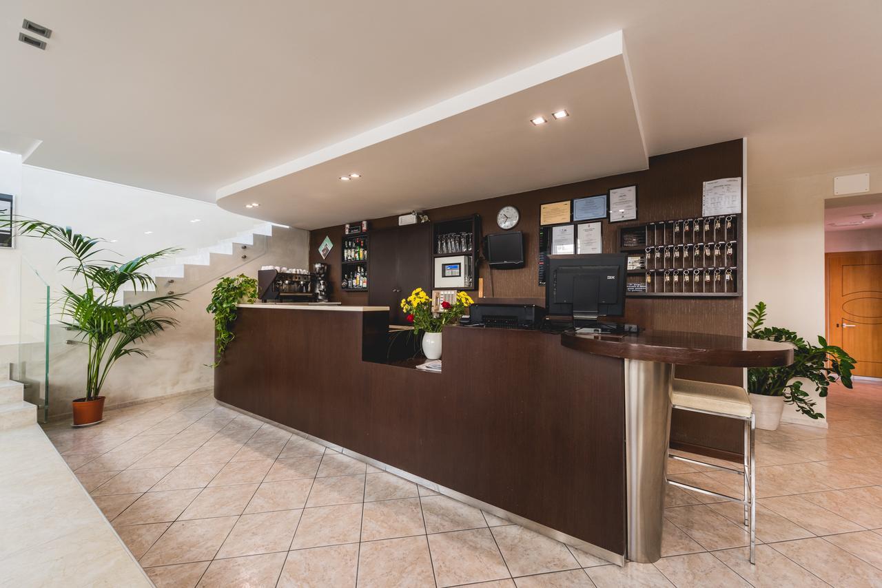 罗米纳酒店 里米尼 外观 照片