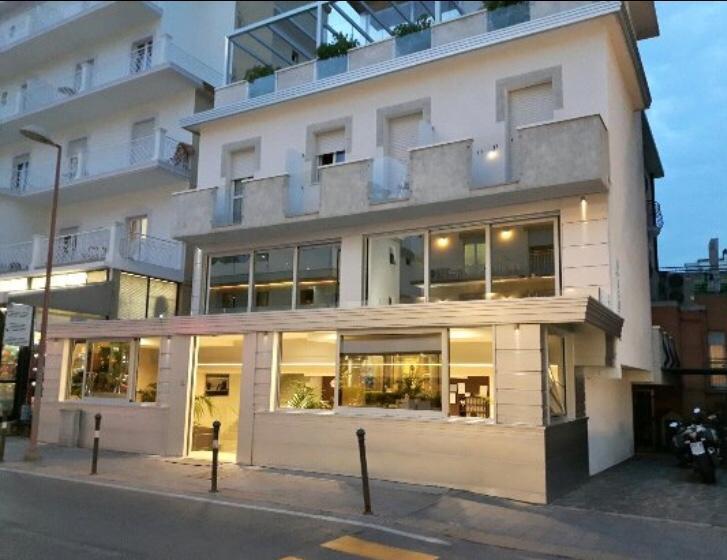 罗米纳酒店 里米尼 外观 照片
